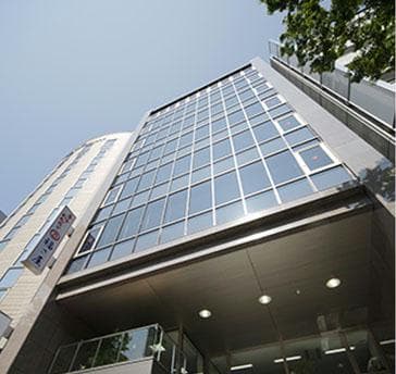 博多駅筑紫口より徒歩1分の好立地！オフィスビル内にありながらホテルのような上質な空間が広がる