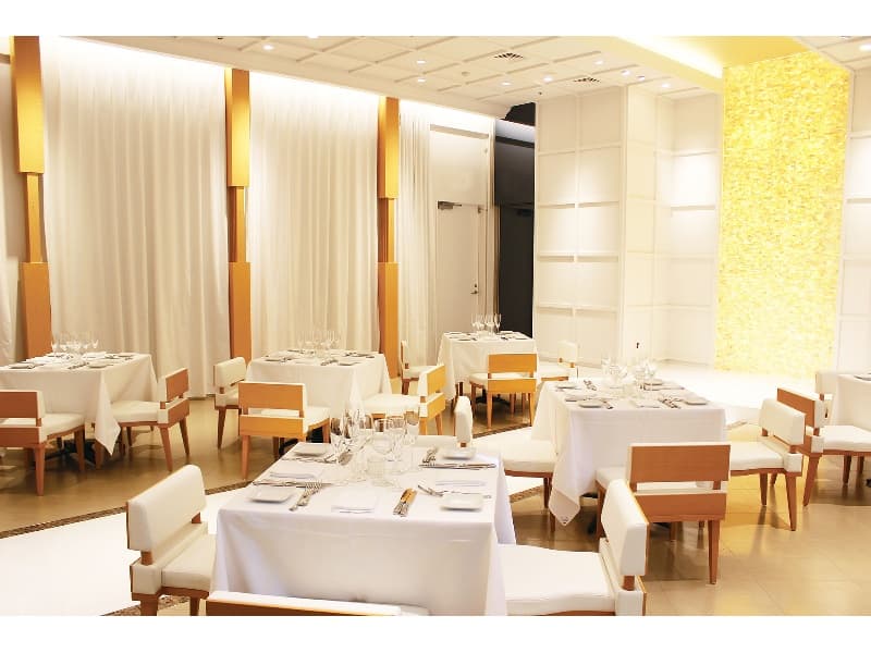 PARTY ROOM
着席：24名　立食：50名

45名様までご立食で収容可能な完全個室もご用意！
ご人数に合わせてご利用下さい。
