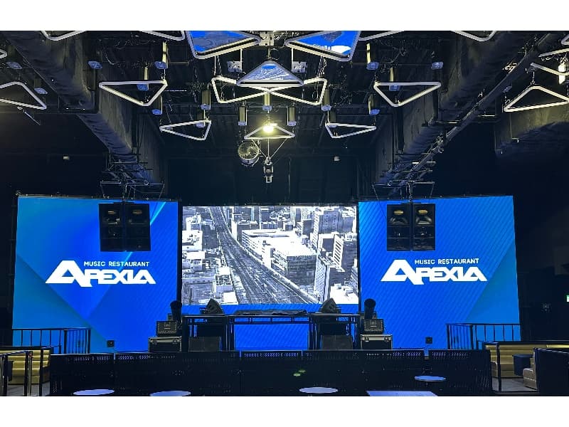 8F大型LEDモニター