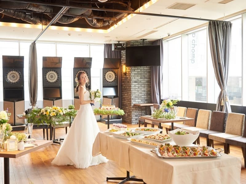 「結婚式・二次会」
ウェディング二次会・打ち上げ・記念日パーティーなど特別な1日にふさわしい空間を。
着席：最大55名様 立食：最大80名様
来店時間：12:00～翌03:00
