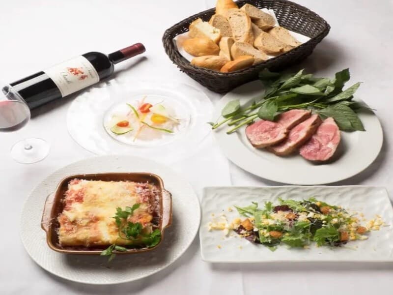 ランチタイムでもコース料理をお楽しみいただけます。1,900円（税込）