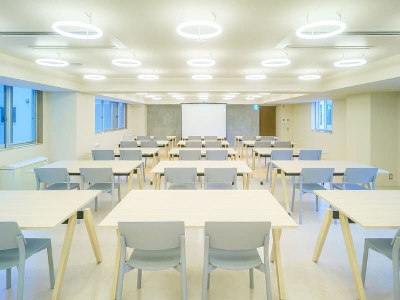 【会場：HALL】
最大60名様まで収容可能です。