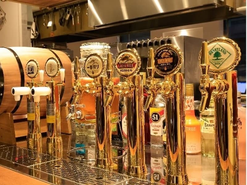 ビールはセルフサービスで飲みたい種類を飲みたいだけ！
ビール以外にもハイボール、サワー、ワイン、自家製サングリア、ソフトドリンクと充実