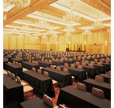 ■ロイヤルホール　1130㎡（342坪）
スクール形式／最大約820名様収容