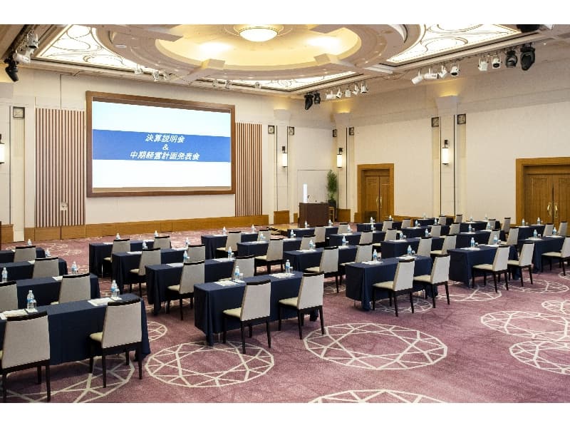 《2階 グレイス》
ブライトンホテルのメインで最大級の宴会場。
270インチ大スクリーンも完備。