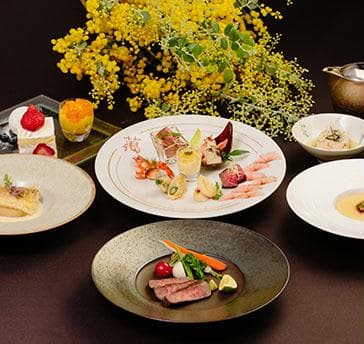 萬屋本店『フレンチ和会席』は和の素材・地の食材を生かしたフレンチ。すべての年代層に安心してお召し上がりいただけるよう
お箸で食すおもてなし会席