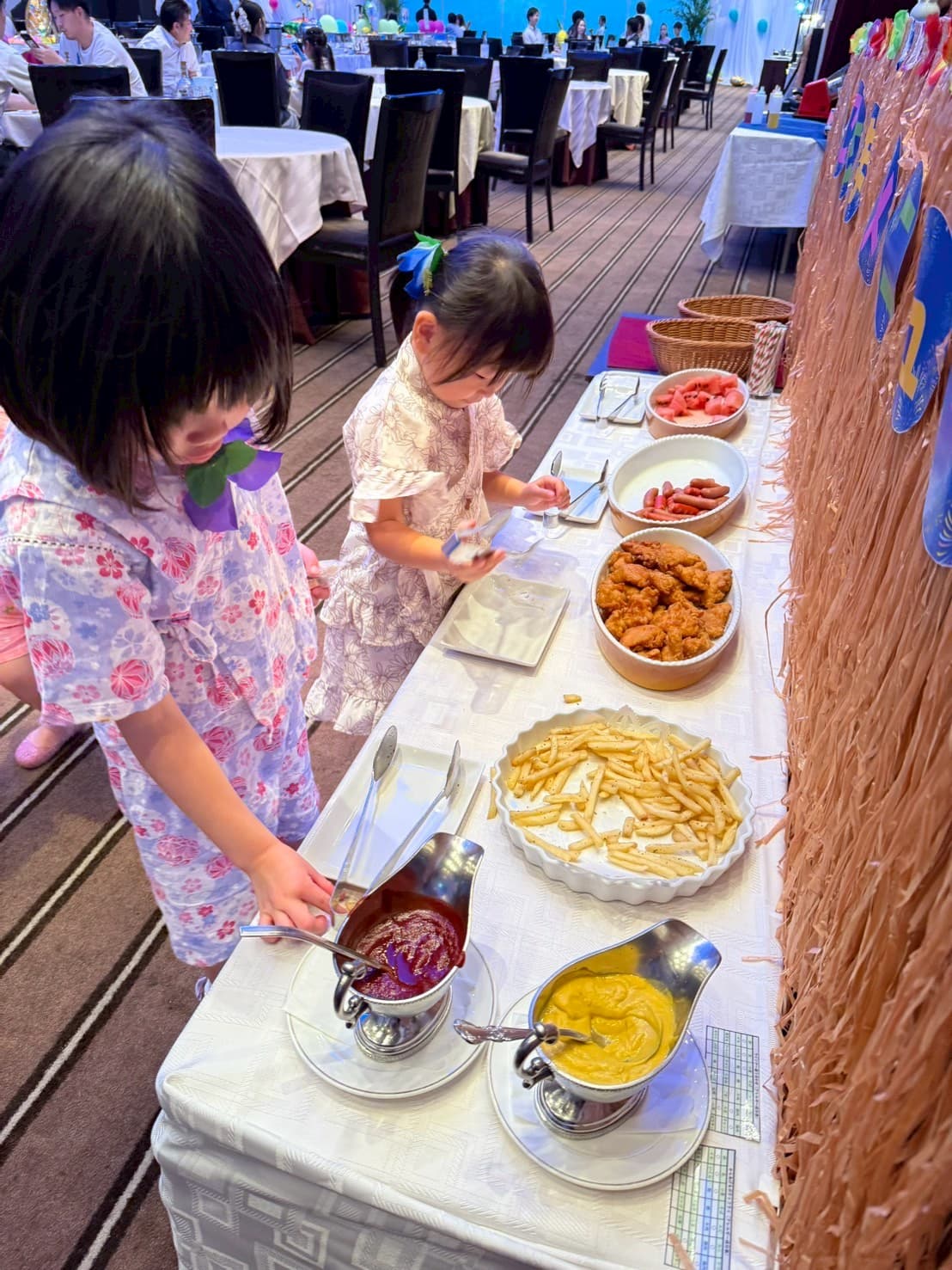 小さなお子様も楽しめるようなオリジナルブッフェ台