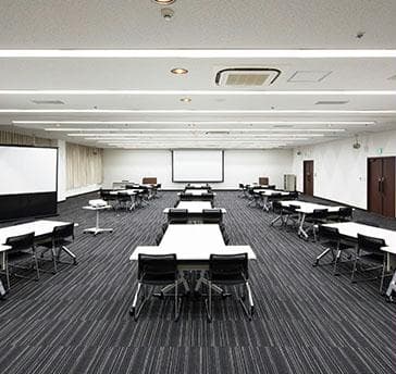 サファイアをセパレートした会場です。200名様規模の会議、試験会場や展示会などにもご利用頂ける会場です。