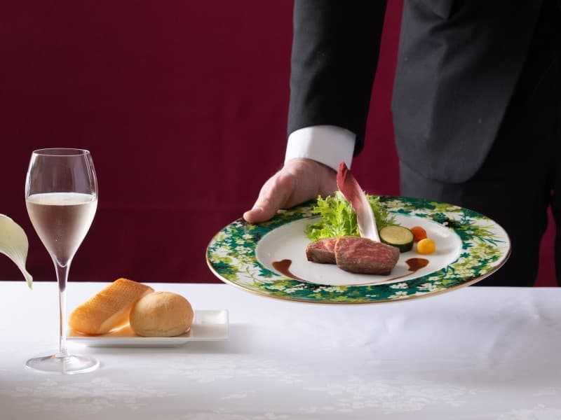 パーティプランナーがご宴会当日までフルサポート。会場セッティングから備品や食事内容、タイムスケジュールなども細かくご相談に応じます。パーティーに不慣れな幹事様でも当店にお任せください。