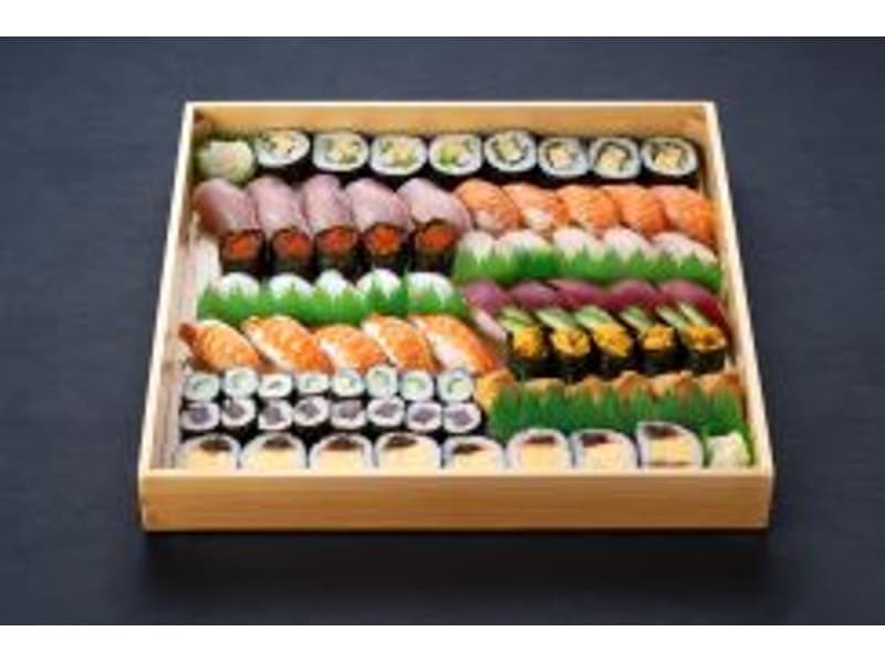すし盛り　7150円～13750円
新鮮な物だけを厳選し心を込めて職人が握ります