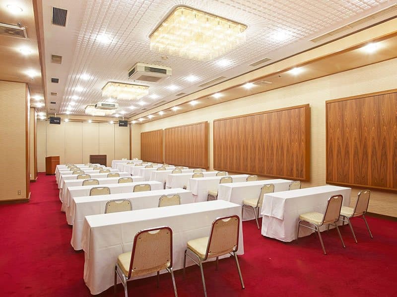 【白翁の間】パーティ、会議等様々な用途に応じてご利用いただけます。