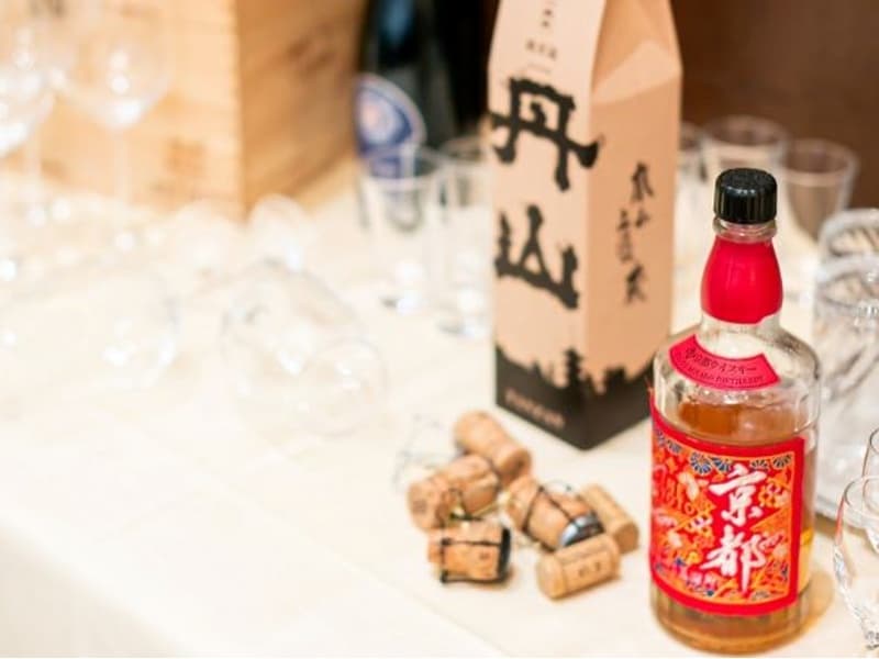 【ドリンク】
料理だけではなくドリンクも京都のお酒を楽しんでいただけるようご用意しております