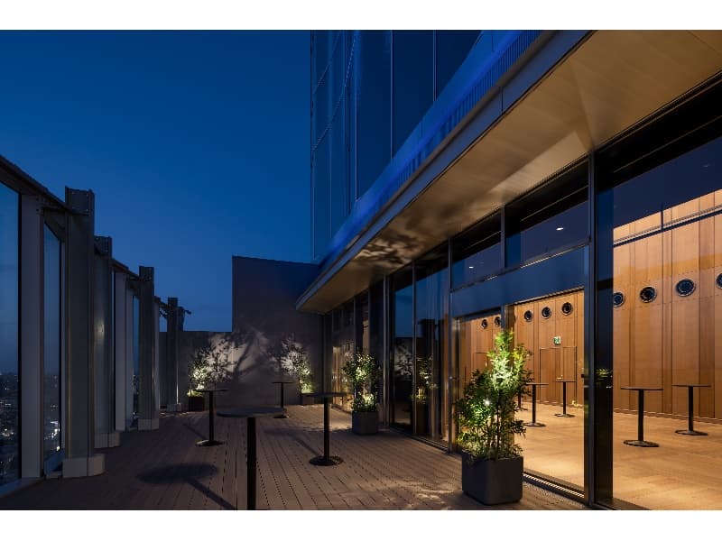 ▼SPACE WEST TERRACE（100㎡）
SPACE WEST専用のテラス。室内と一体的に活用できるオープンエアの空間でシーンに合わせた演出が可能。
