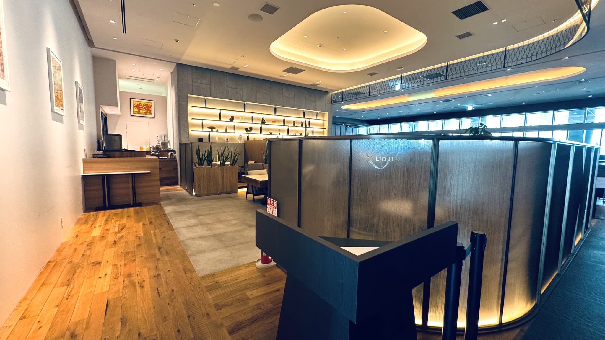 メインフロア_X PLACE cafe lounge<歌舞伎町タワー5階>