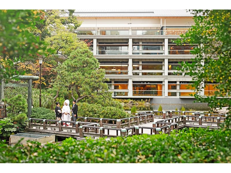 2022年3月に全館フルリニューアル
結婚式のみならず、イベント利用の実績多数！
宴会/懇親会/歓送迎会/入社式/総会/キックオフ/アワード/プレス発表会/記者発表会/インバウンド向けツアー/車両展示