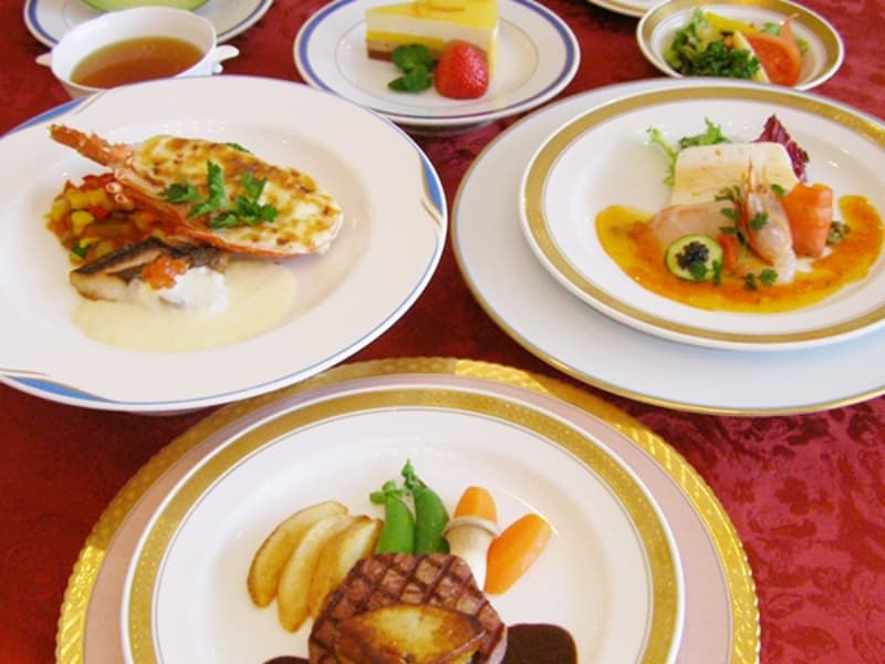 『ゆきとどいたサービスと真心のこもったお料理』
歓送迎会や謝恩会、季節のご宴会、二次会まで幅広く対応。大宴会場を備えたホテルならではの多彩な宴会プランをご用意しております。
※画像はイメージです