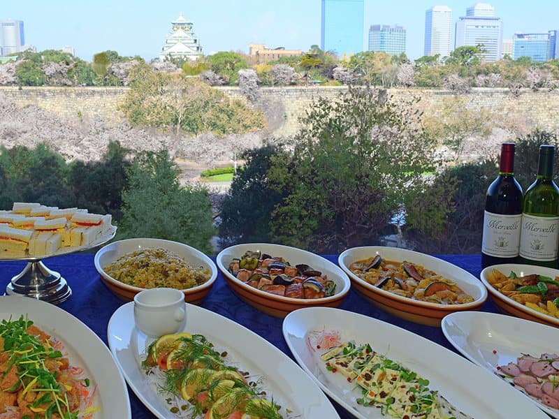 洋食卓盛料理/洋食ブッフェ料理
忘新年会プラン
「特定日限定コース」　おひとり様5,500円
ホテルでの忘新年会が驚きの価格で！
さらに特典もついたお得なプラン！