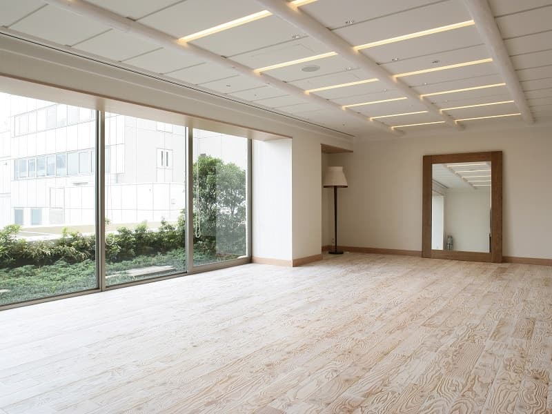 【4F 温-ONN-】（面積65㎡ / 天井高2.7m）
＜トスカーナの屋根裏部屋＞少人数でのお食事会・ブッフェパーティーのほか、面接や控室・分科会などにも便利な会場です。
正餐20名 / スクール30名 / シアター48名
