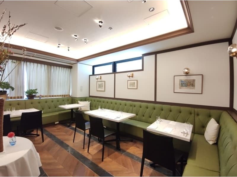 テラス／大人数対応（100名以上）
個室：20〜35名
貸切（フロア）：20〜100名
貸切（店舗）：20〜150名