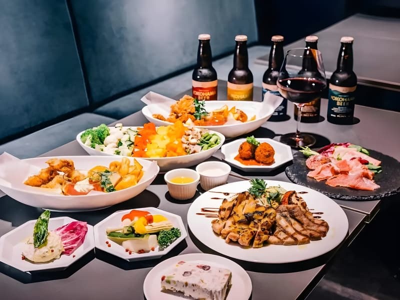 【お料理（例）】
和・イタリアン・オーストラリア料理など、多国籍なメニューが豊富に揃い、どんなゲストにも喜ばれる内容です。