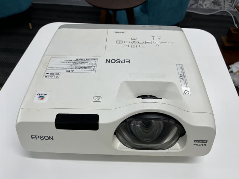 ーオプションー
「プロジェクター・スクリーン」
SpaceA/B/Room1では、短焦点プロジェクターとスクリーンがご利用いただけます。（先着となります）