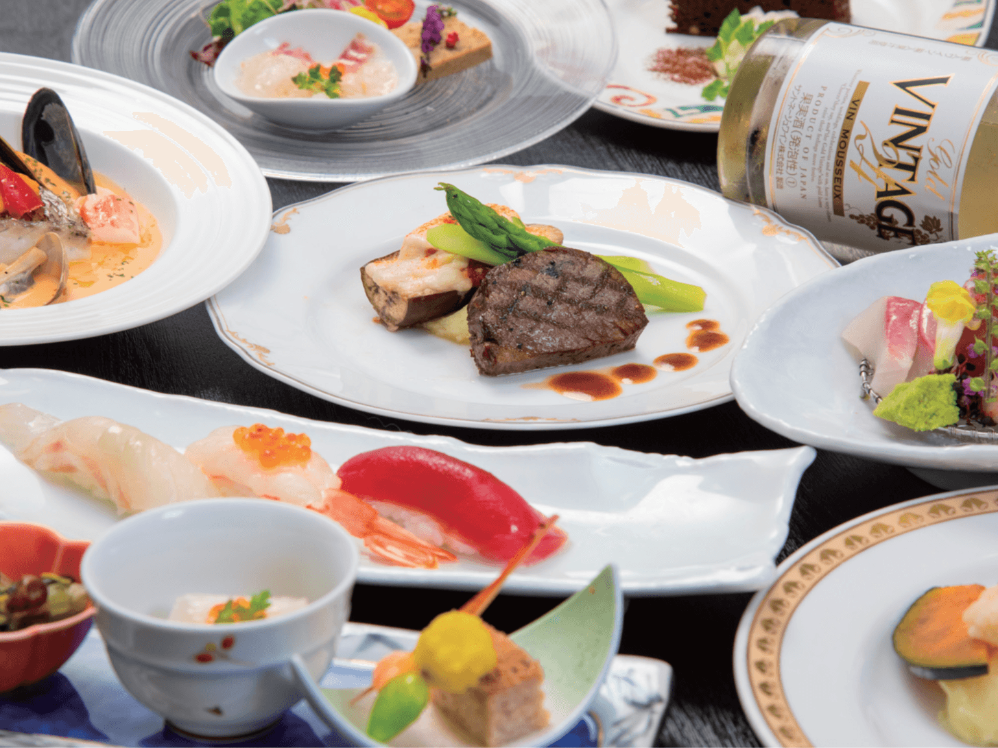 前菜からメインまで多彩な料理が並ぶ豪華なコース料理一例。和洋折衷の彩り豊かな一皿一皿、宴会・歓送迎会・記念パーティーを華やかに演出します。