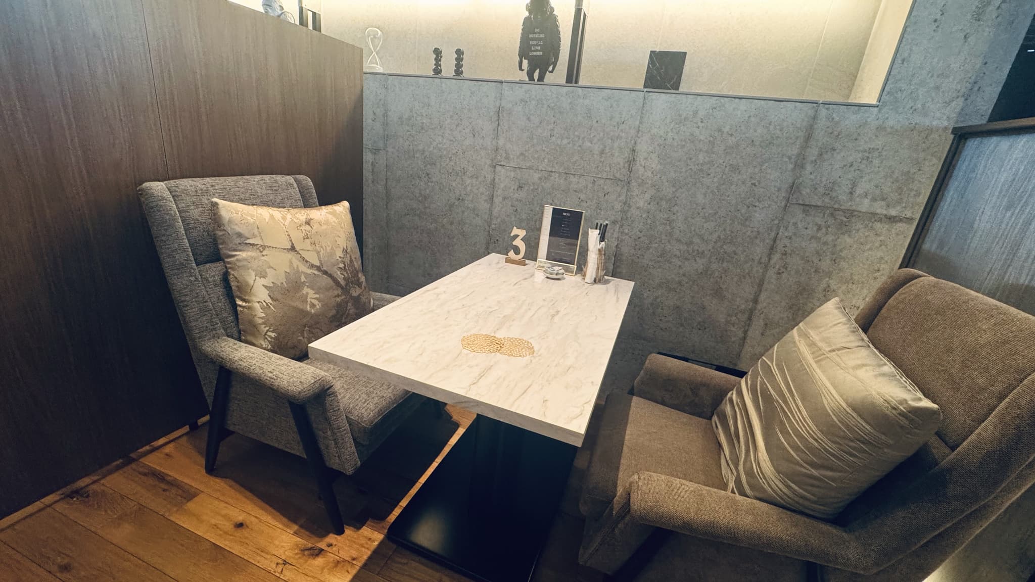 メインフロア_X PLACE cafe lounge<歌舞伎町タワー5階>