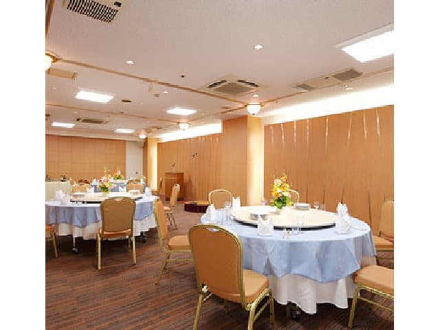 ギャラリーⅡ　スクール：48名　シアター：70名　着席：40名　立食：50名