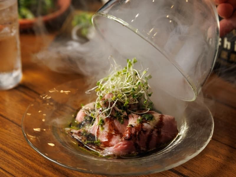 バルスタイルの料理が充実！