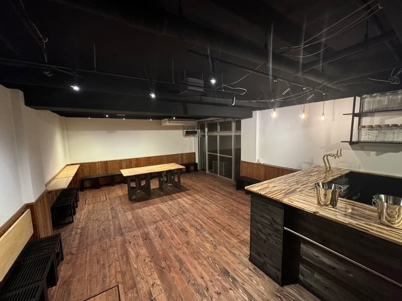 地下店内