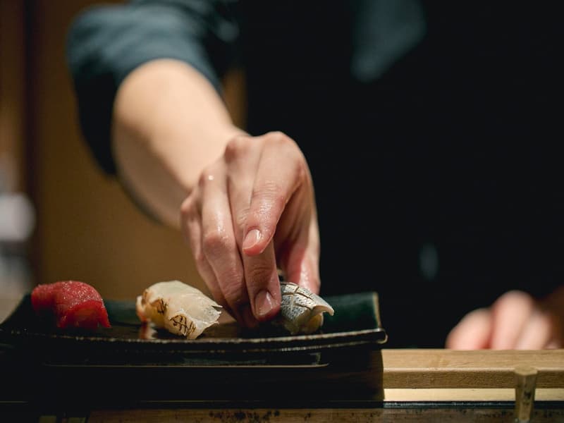 ホテル内にあります和食処『玄海』から寿司職人を手配し、パーティー会場での握り寿司のライブ演出をご用意いたします