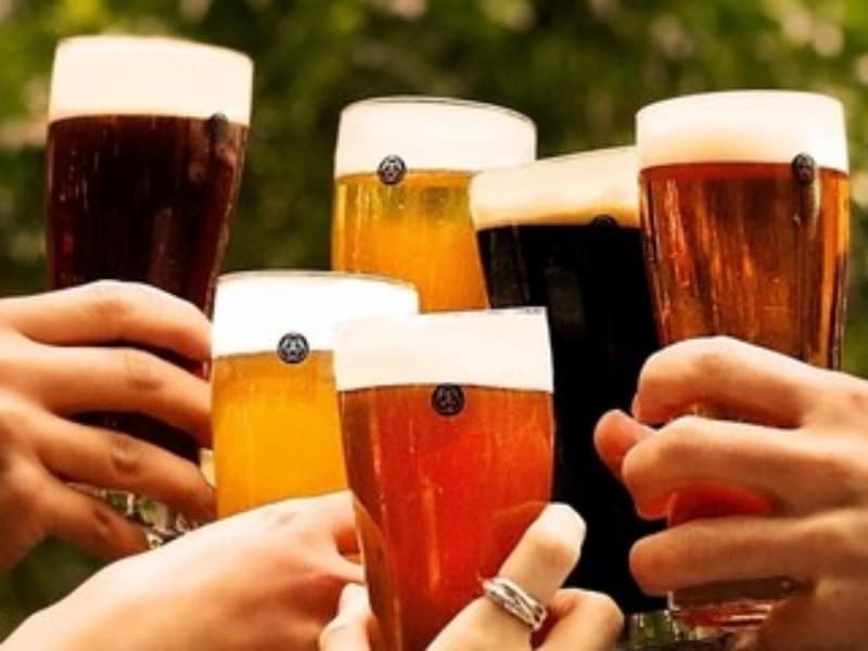 仕事帰りからグループ利用まで気軽に集まって一杯を楽しめる