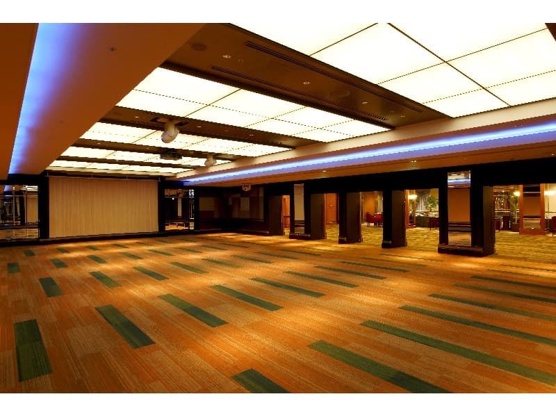 【龍田】
ディナー：100名
ブッフェ：150名
※ホワイエを含めた場合は180名様まで可
