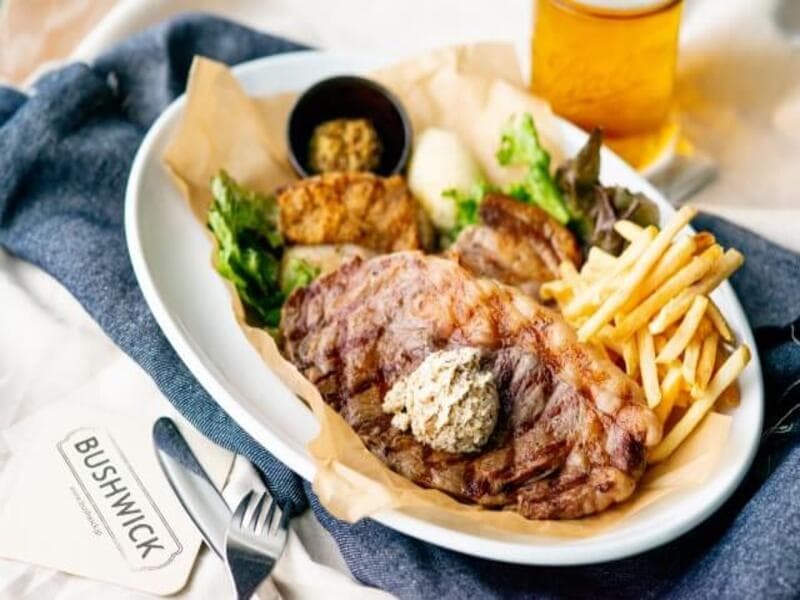旨味が口いっぱい広がる最適な焼き具合であることはもちろん、盛り付けの美しさにも一工夫。
テーブルを華やかに彩る料理で特別なひとときをお楽しみいただけます。