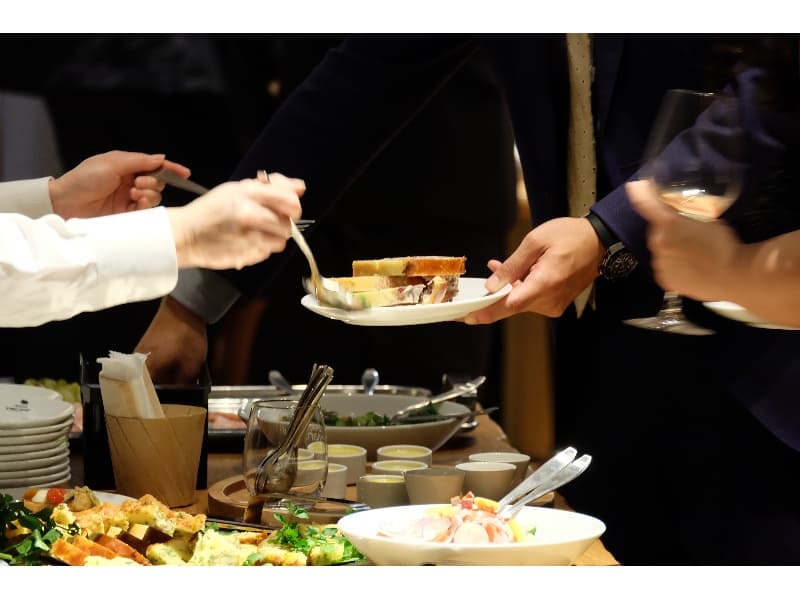 ビュッフェスタイルでトリュフ料理を