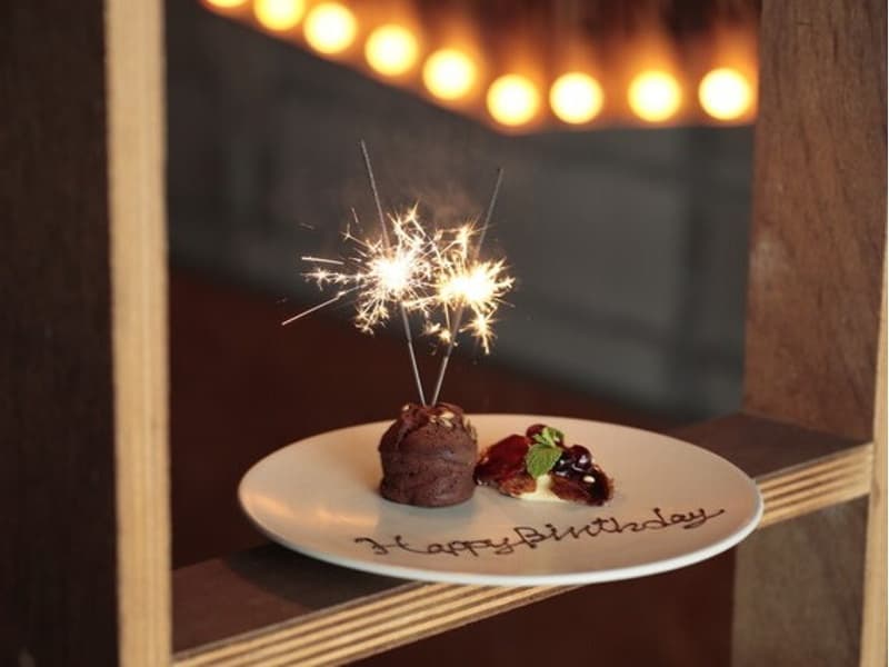 サプライズプレートで誕生日・記念日を祝福