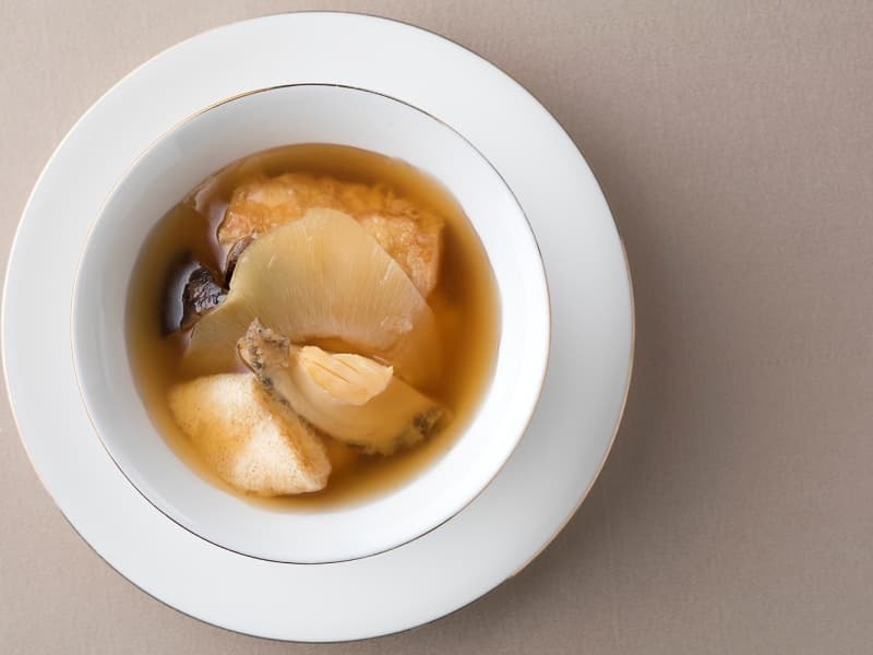 東天紅名菜　ふかひれと鮑、きのこの熱々スープ