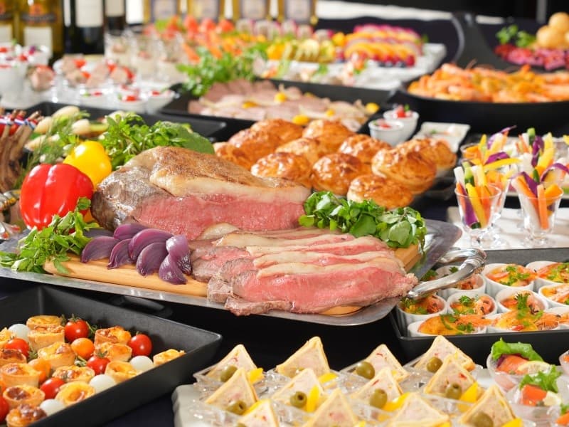 ■立食ブッフェスタイル■

にぎやかな立食パーティーには華やかなブッフェスタイルがおすすめ！