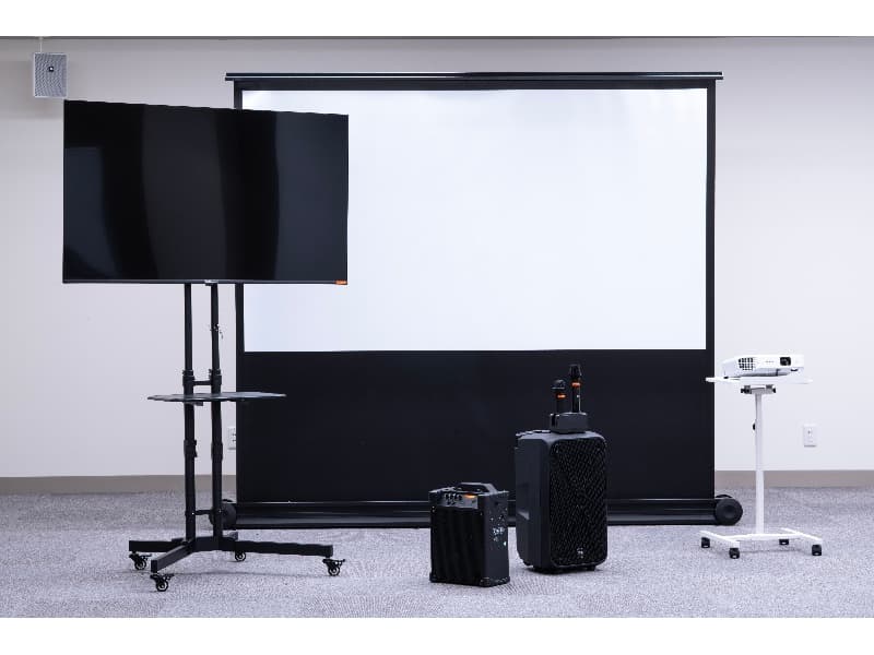 【備品】追加備品類
＊置き型プロジェクター
＊置き型スクリーン
＊マイクセット
＊テレビモニター