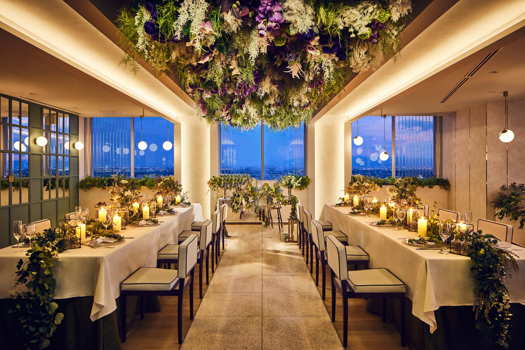 【SKYLOUNGE】74.9㎡/22.7坪
■着席～40名様
■立食～80名様