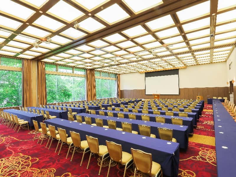 国際会議場 浅間　3スパンスクールスタイル
面積974㎡（6スパン分割可能）