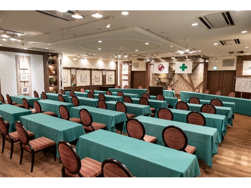 【ダイアリー】165㎡/50坪
■着席～72名様 ■立食～80名様
■スクール形式～96名様 ■シアター形式～140名様
スクール形式