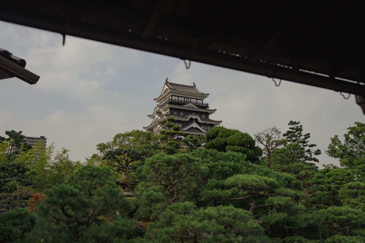 福山城の城郭内というユニークベニュー。
本館・洋館・茶室・蔵のすべてが国の登録有形文化財です。