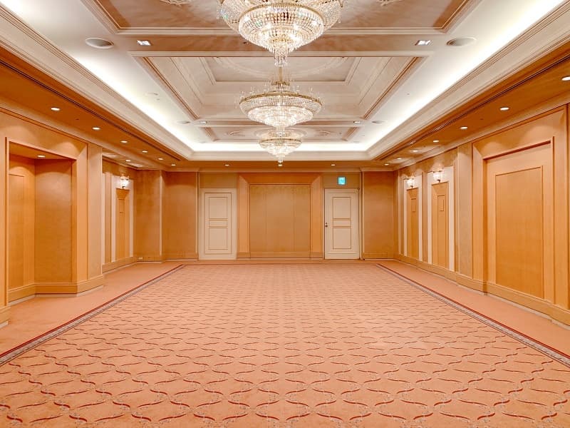 4階 撫子の間
・面積：126m²　　天井高：4.0m
・カクテルブフェ：60名、着席ブフェ：40名、正餐：60名、シアター：132名、スクール：56名
