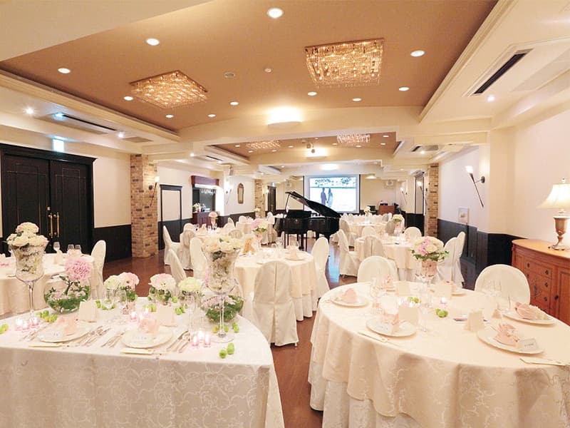 シックで落ち着いた会場《播磨-はりま-》　着席最大100名様