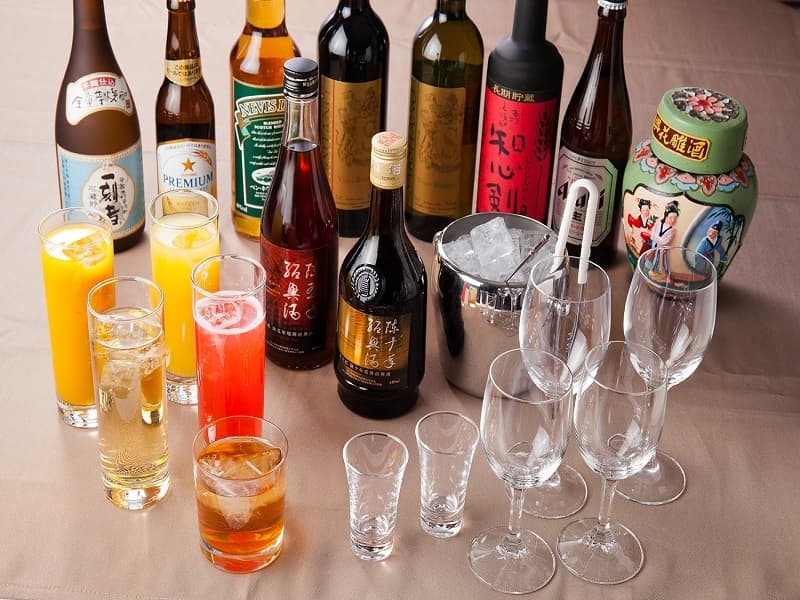 大・中　パーティ会場にはバーカウンターを設け				
充実したドリンクサービスを心掛けています。				
