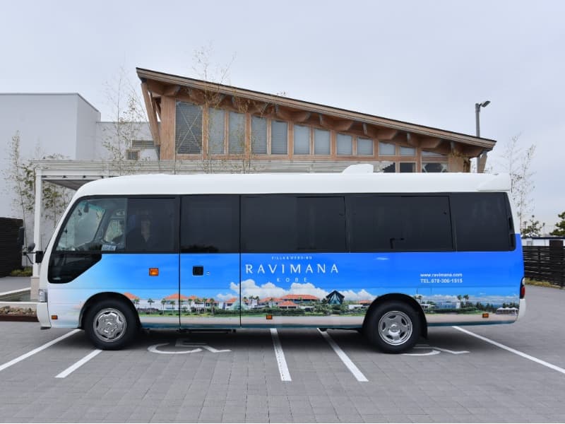 【巡回シャトルバス】各線三宮駅(JR/阪急/阪神/地下鉄)から北側山側)へ徒歩約2分の所に無料シャトルバスのバス停がございます。土日祝は神戸空港からもご乗車いただけます。平日は7日前の事前予約制で神戸空港を経由いたします。ご相談ください。