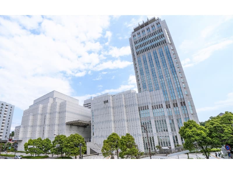 横須賀芸術劇場と隣接し、駅近の便利な立地
