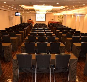 大会場「アクアホール」にて研修やセミナーなど幅広く対応が可能でございます。