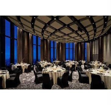 38階：Ballroom 1(225㎡/天井高6m)
立食：180名　
着席：120名　
スクール：120名　
シアター：180名